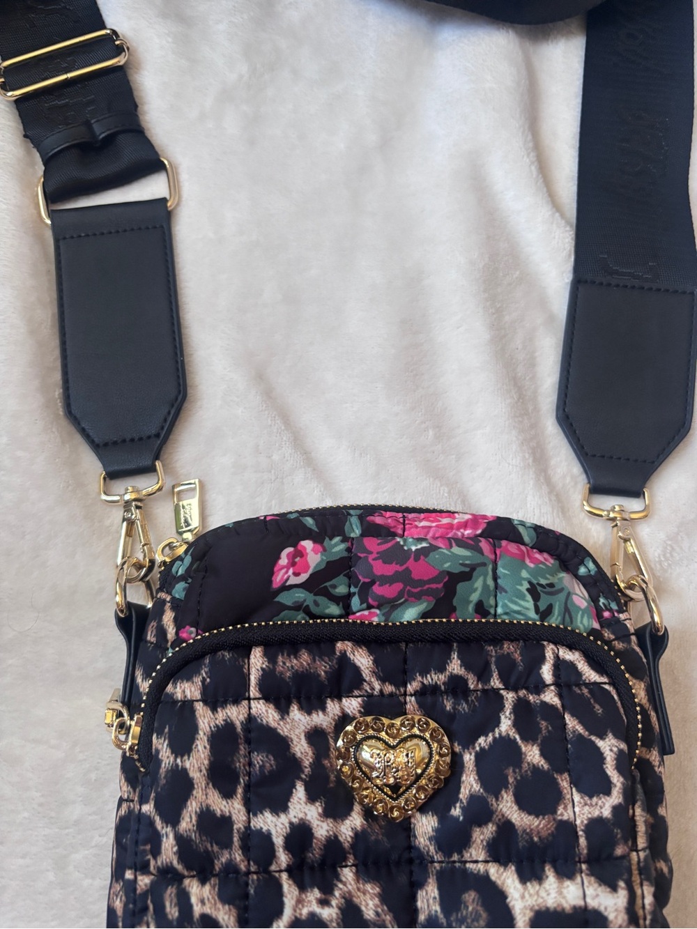 Betsey Johnson Leopard Floral Quilted Crossbody Bag Heart Logo - Picture 3 of 9